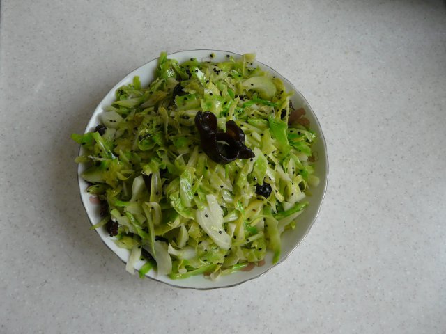 双黑炒卷心菜出锅.jpg