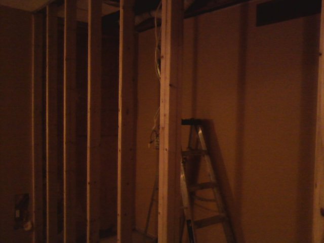 拆得天翻地覆。