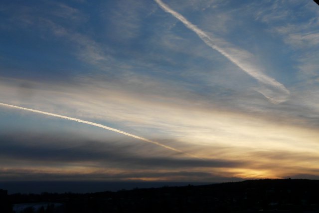 划过长空.jpg