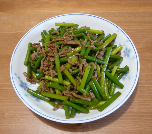 肉丝炒蒜苔.jpg