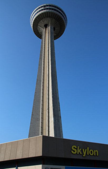 Day6_02_仰视 Skylon.JPG