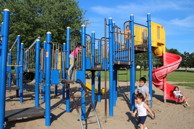 Day8_09_Playground in a park.JPG